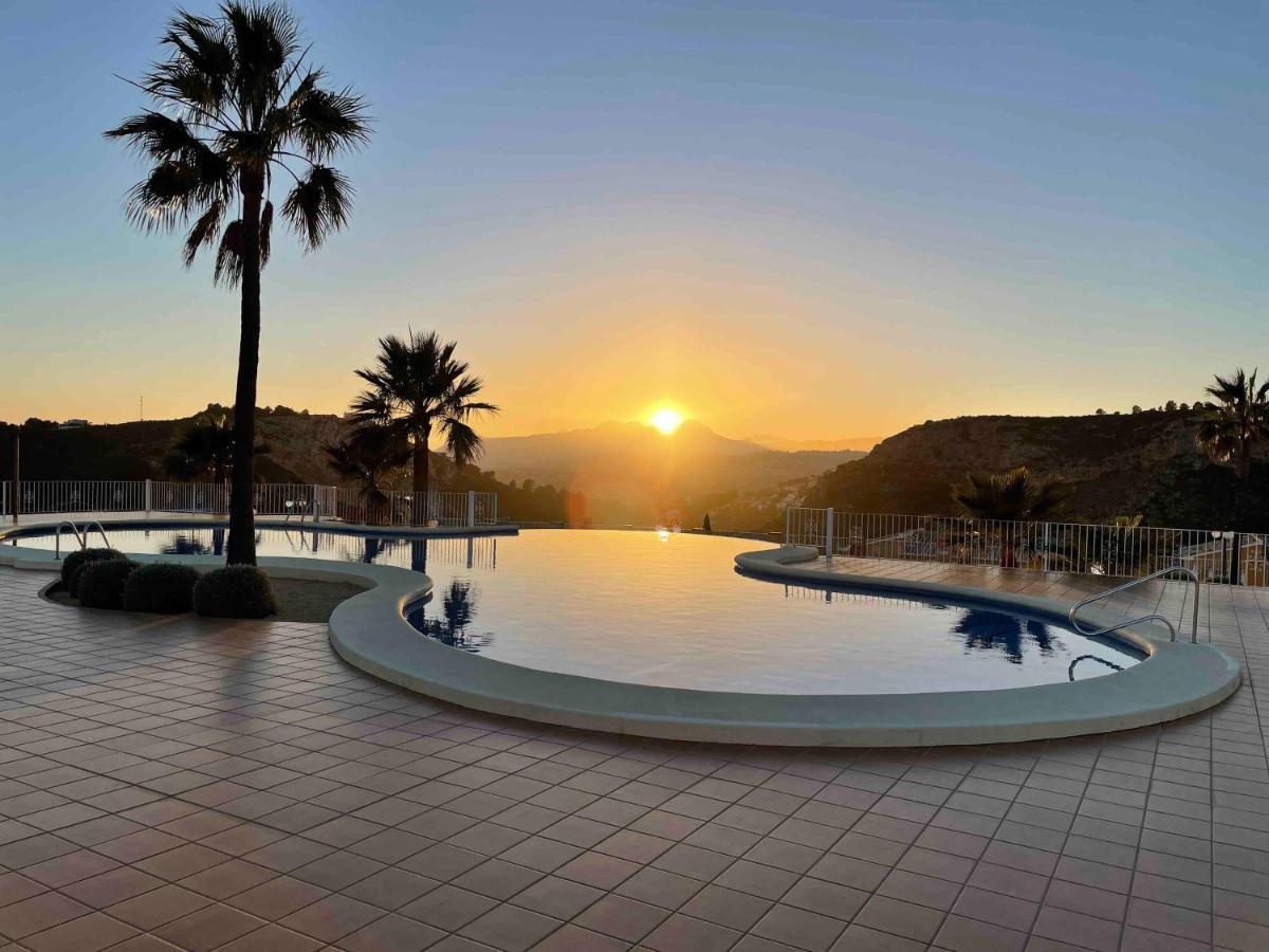 Tranquility, Sun, Breathtaking Views & 7 Minutes Drive To Sea Apartman Benitachell Kültér fotó